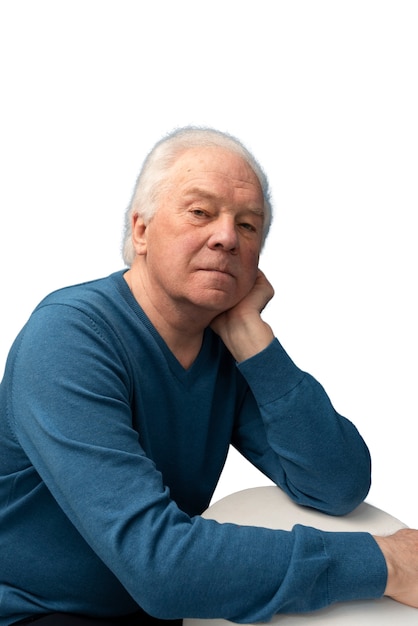 Retrato de estúdio de homem idoso