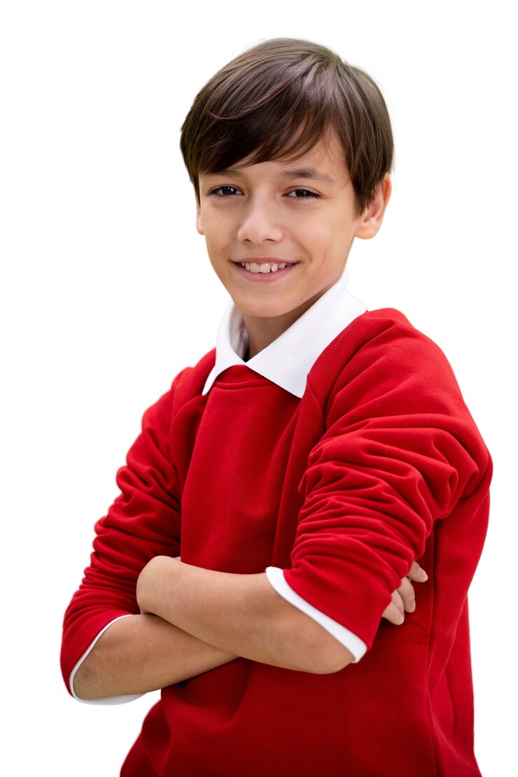 PSD retrato de estúdio de menino com suéter vermelho