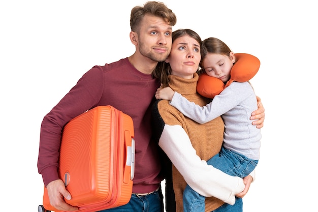 Retrato de família com filha pronta para uma viagem de férias