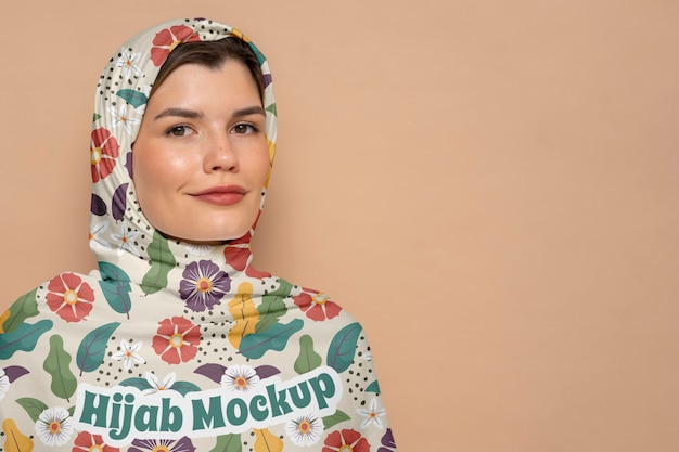 PSD retrato de mulher usando hijab floral islâmico