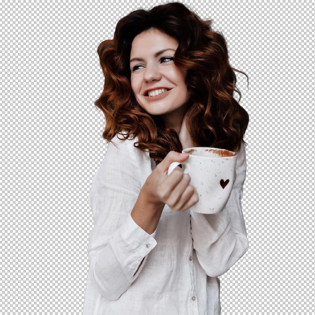 Retrato de uma jovem sorridente com uma chávena de café de pé no balcão e à espera de clientes