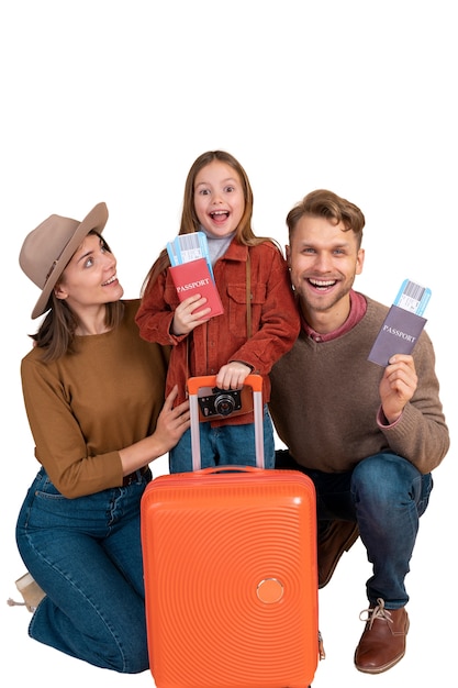 Retrato de familia con hija preparándose para ir de viaje