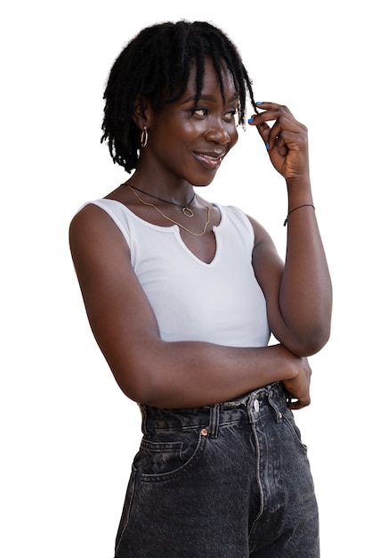 Retrato, de, mujer joven, con, afro, rastas, peinado