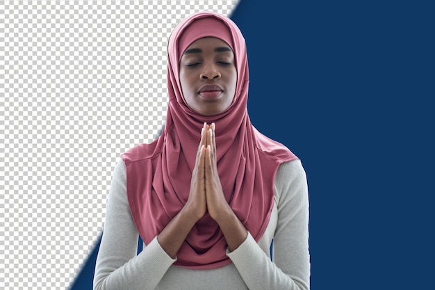 PSD retrato de una mujer musulmana negra orando con las manos juntas y los ojos cerrados