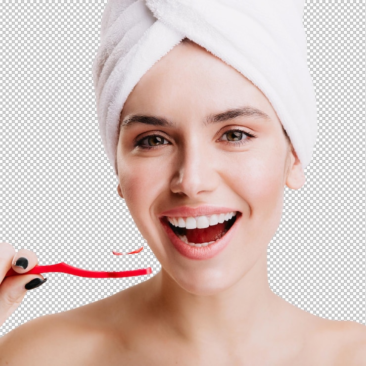 PSD retrato en primer plano de una chica contenta con una toalla en la cabeza una morena con una sonrisa blanca como la nieve sostiene un cepillo de dientes