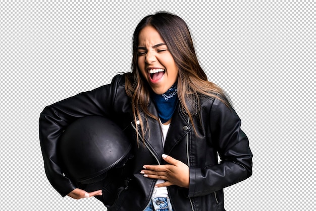 riéndose a carcajadas de alguna broma hilarante