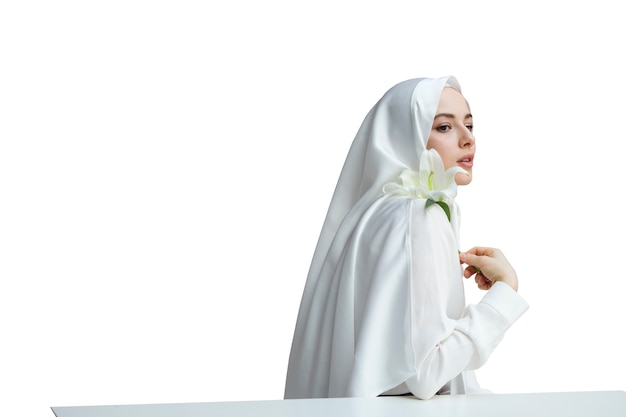 Ritratto di donna che indossa l'hijab