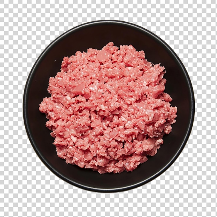 PSD rohes gemahlenes fleisch in einer schwarzen schüssel, isoliert auf durchsichtigem hintergrund