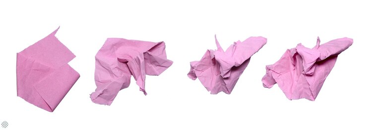 PSD rosa toilettenpapier isolierter satz