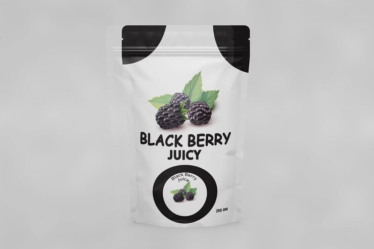 PSD un sac de jus de framboise avec une étiquette noire