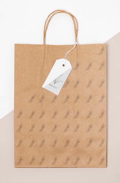 Sacchetto di carta ecologico e mock-up del cartellino del prezzo