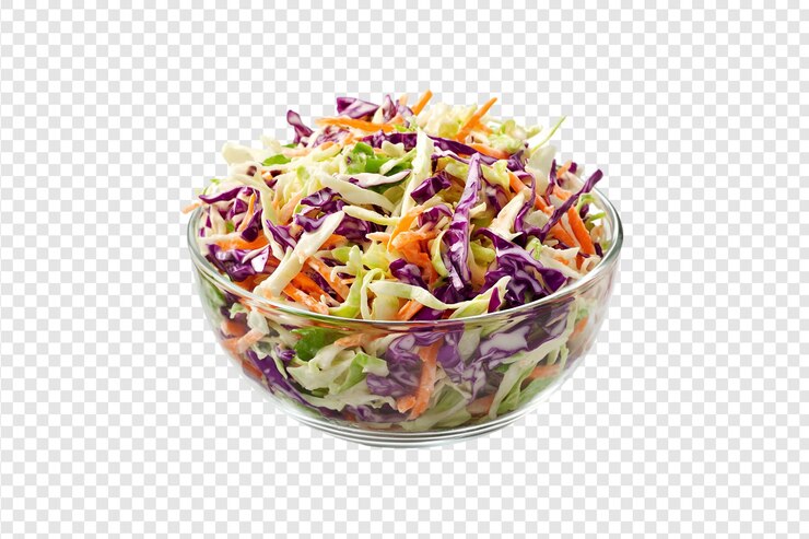 PSD salada de col fresca en un cuenco de vidrio sobre un fondo transparente