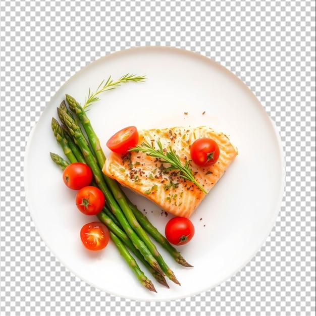 Salmão assado adornado com espargos e tomates com ervas em um prato isolado no fundo em branco