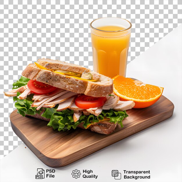 Sanduíche com um copo de suco de laranja em uma tábua de madeira isolada em fundo transparente