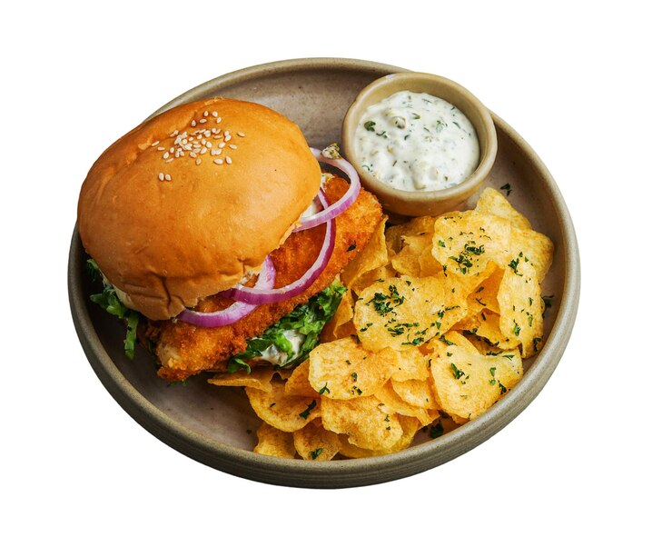 PSD sandwich au poulet croustillant avec des chips d'herbes et une sauce crémeuse