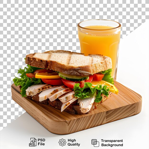 PSD sandwich avec un verre de jus d'orange sur une planche de bois isolée sur un fond transparent