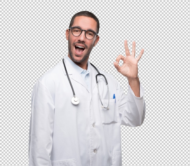 Satisfeito jovem médico fazendo um gesto de certo