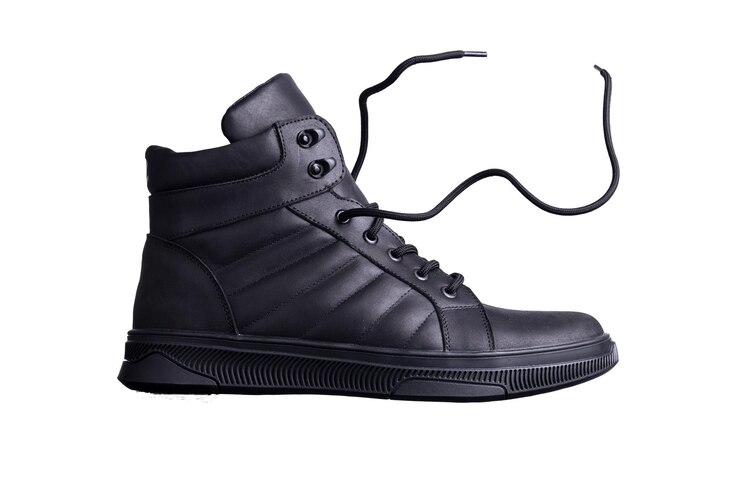 PSD scarpe da ginnastica invernali da uomo nere su uno sfondo trasparente