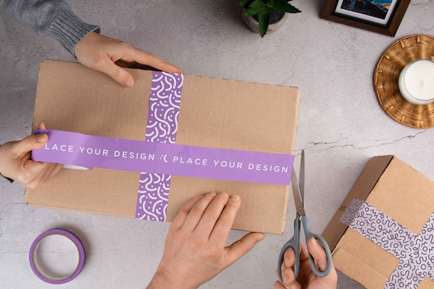 Scatola di cartone con design mock-up del nastro sigillante