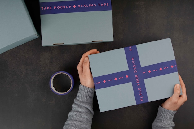 Scatola di cartone con design mock-up del nastro sigillante