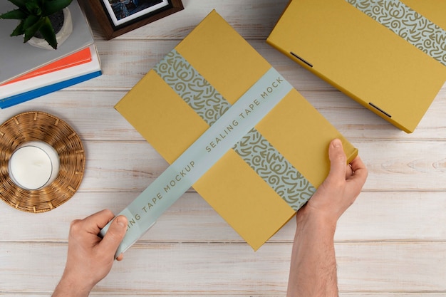 Scatola di cartone con design mock-up del nastro sigillante