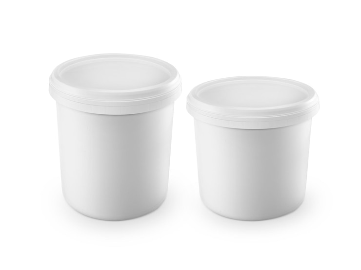 PSD un seau en plastique blanc sur un fond transparent.
