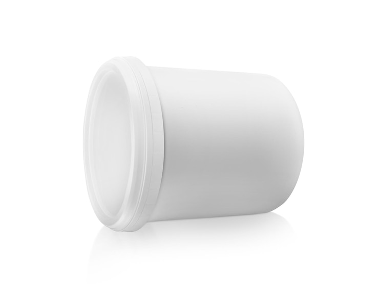 PSD un seau en plastique blanc sur un fond transparent.