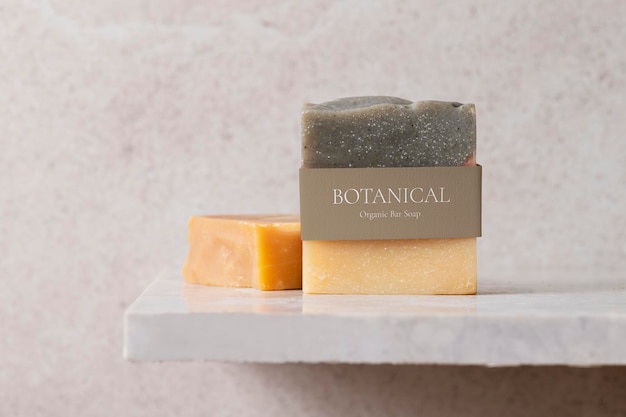 Seifen-Mockup-PSD-Naturprodukt-Etikett in einer Dusche