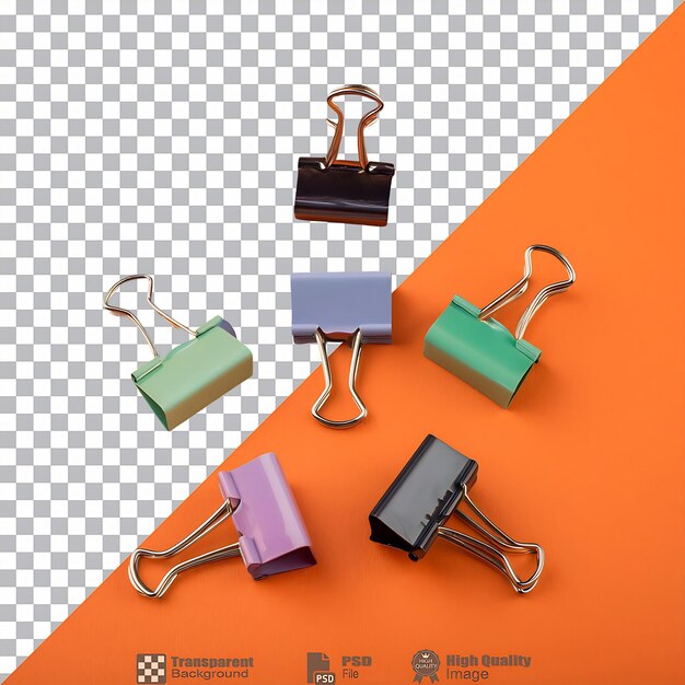 Seis clips de encuadernación con varios colores aislados