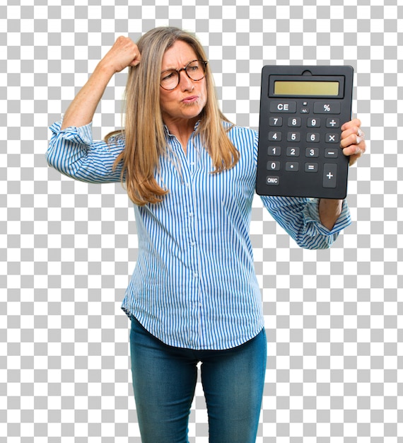 Senior belle femme avec une calculatrice