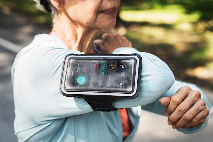 PSD senior coureur utilisant un tracker de fitness