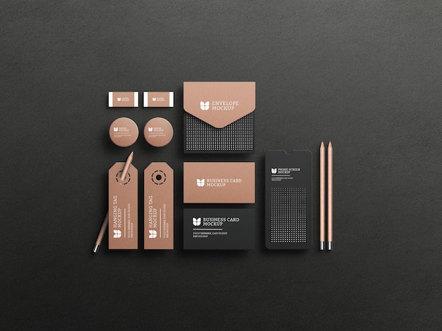 Set di cancelleria scuro con mockup di carta kraft