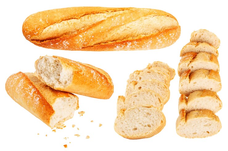 PSD set di pane baguette intero e tagliato su uno sfondo vuoto