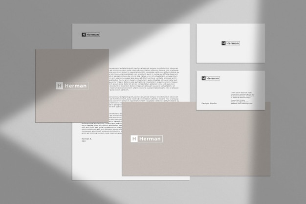 Set-Mockup für Geschäftsbriefpapier mit Texturhintergrund und Fensterschatten