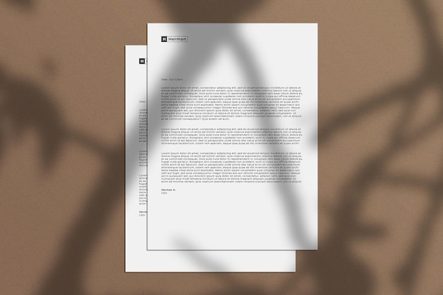 Set-Mockup für Geschäftsbriefpapier mit Texturhintergrund und natürlichem Blattschatten