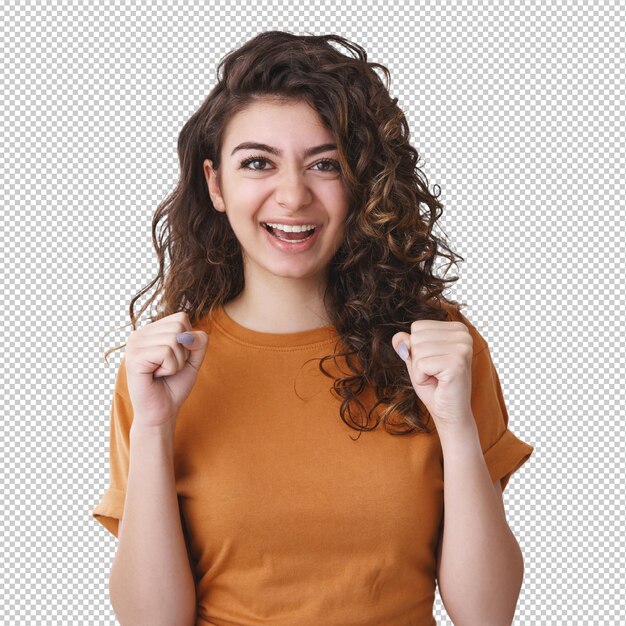Sí afortunado yo feliz triunfante joven alegre mujer armenia de cabello rizado puños apretados celebrando exitoso ganar lotería sonriendo decir sí emocionado buen resultado positivo de pie fondo blanco