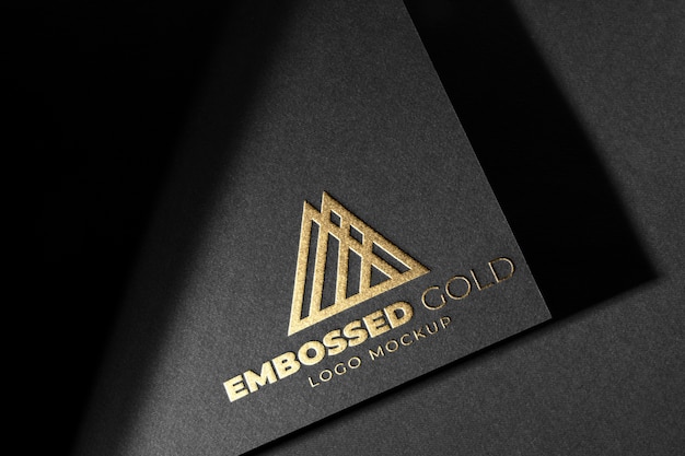 Silbernes Logo-Mockup aus schwarzem Karton