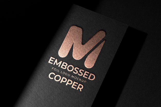 Silbernes Logo-Mockup aus schwarzem Karton