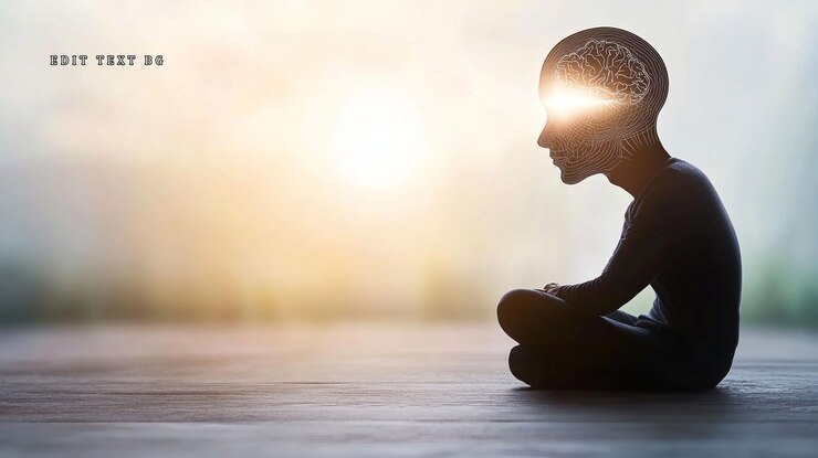 PSD silhouette d'une personne en méditation avec le cerveau et la lumière du soleil visible en arrière-plan