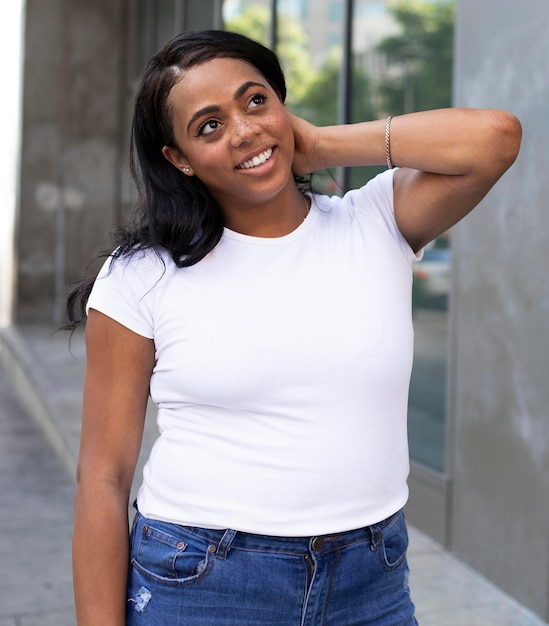 Simples crop top mockup psd plus size mulheres39s roupas de tiro ao ar livre