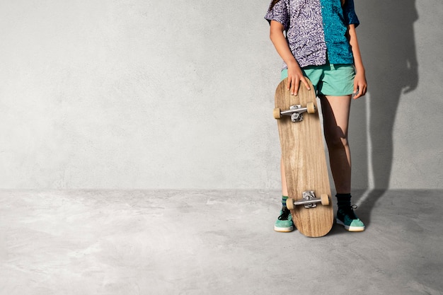 Skateboard mockup adolescente patinador de fundo
