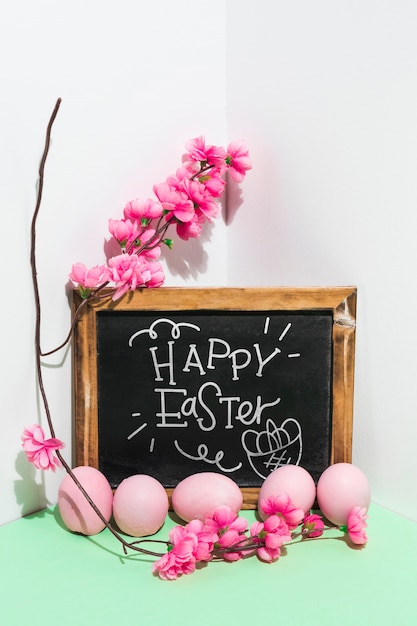 Slate mockup con il concetto di Pasqua