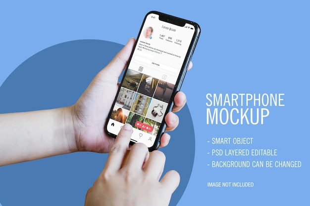 Smartphone avec maquette à deux mains