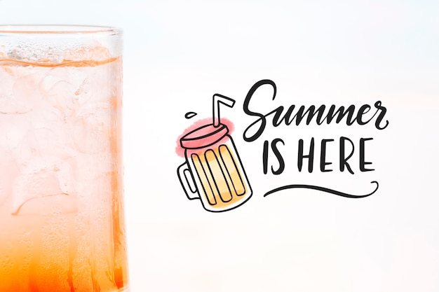 Sommercocktailkonzept mit copyspace Modell