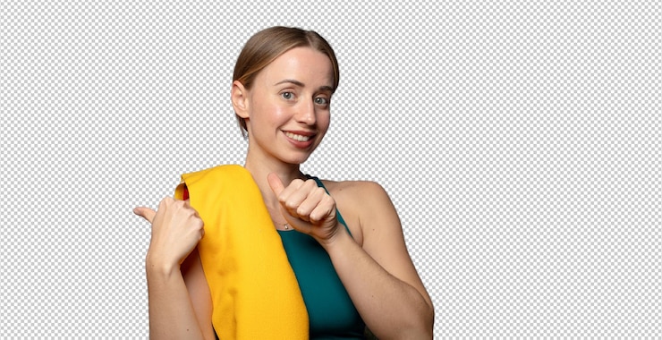 PSD sonriendo alegremente y casualmente señalando para copiar el espacio en el lado sintiéndose feliz y satisfecho concepto de fitness