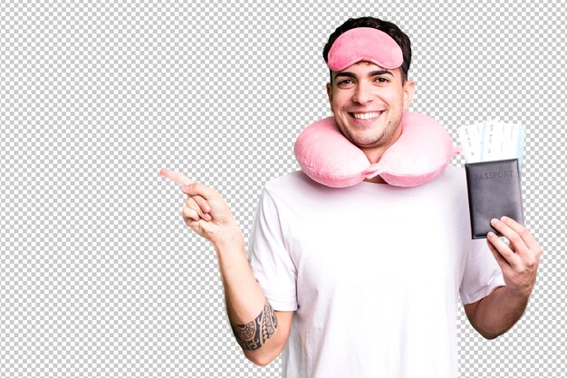 Sonriendo alegremente sintiéndose feliz y apuntando hacia un lado