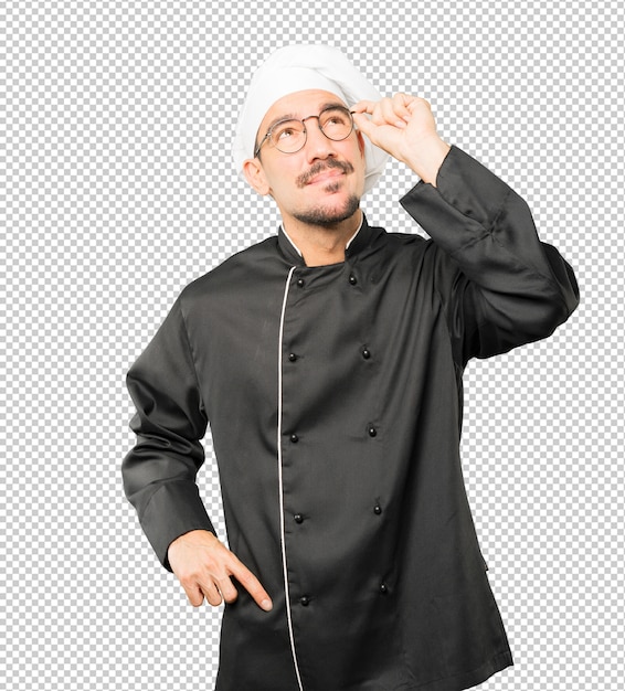 Sorprendido joven chef mirando gesto
