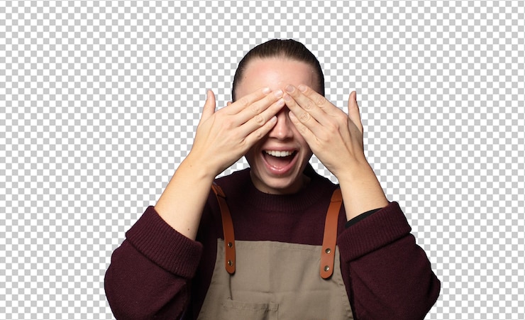 PSD sorrindo e sentindo-se feliz cobrindo os olhos com as duas mãos e esperando uma surpresa inacreditável