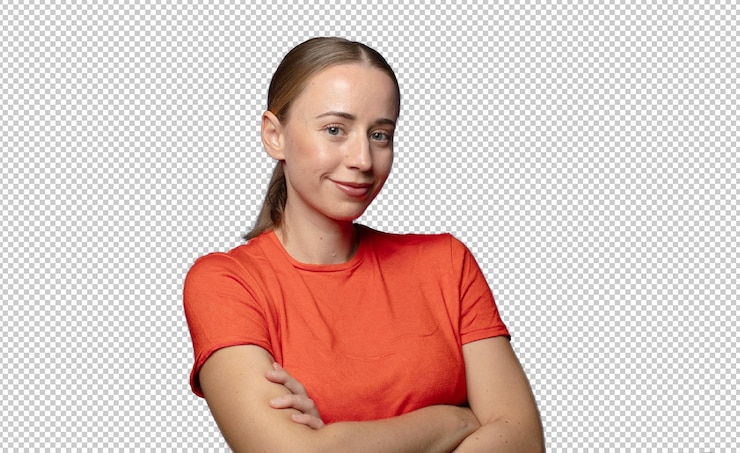 PSD sorrindo para a câmera com os braços cruzados e uma expressão feliz, confiante e satisfeita.
