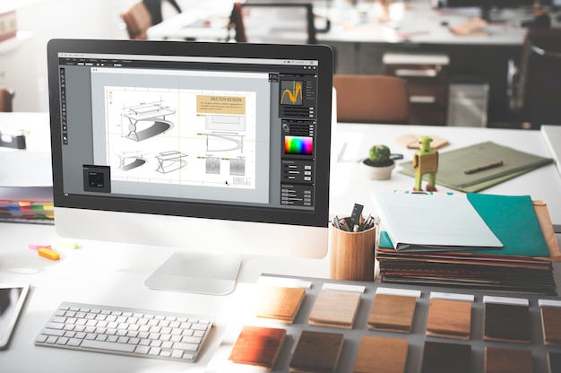 Spazio di lavoro con computer